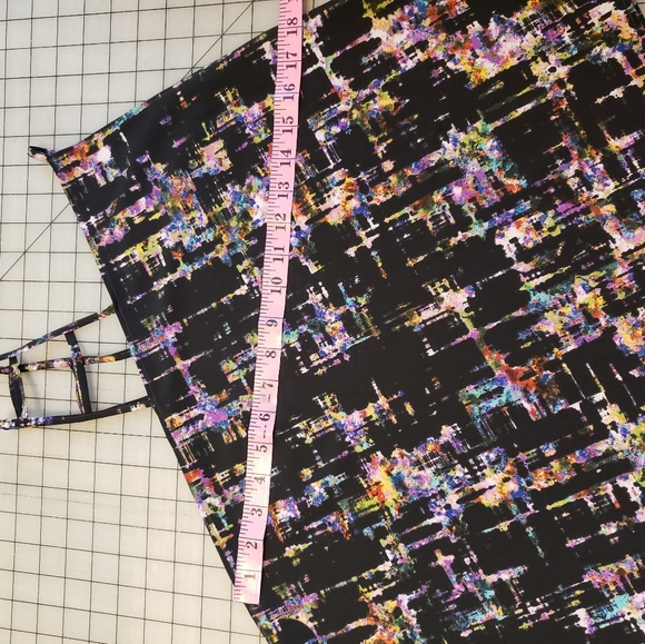 Silk asymmetric top in multi color abstract print - Picture 5 of 5